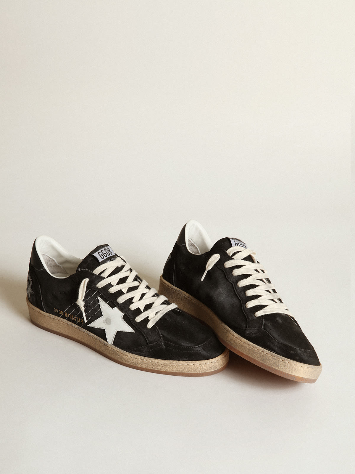 Sneaker Ball Star Uomo in suede nero con stella in pelle bianca e talloncino in pelle nera