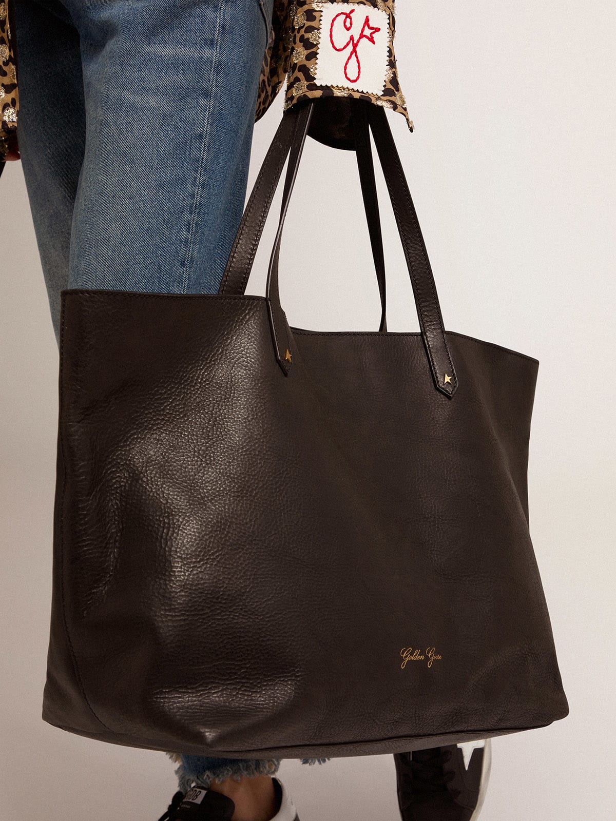 Borsa Pasadena Bag nera con logo dorato sul davanti