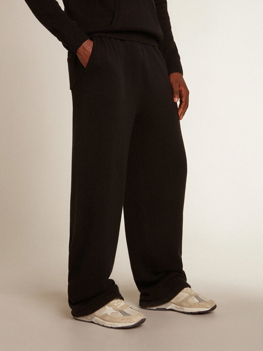 Pantalone jogging uomo misto cashmere di colore nero