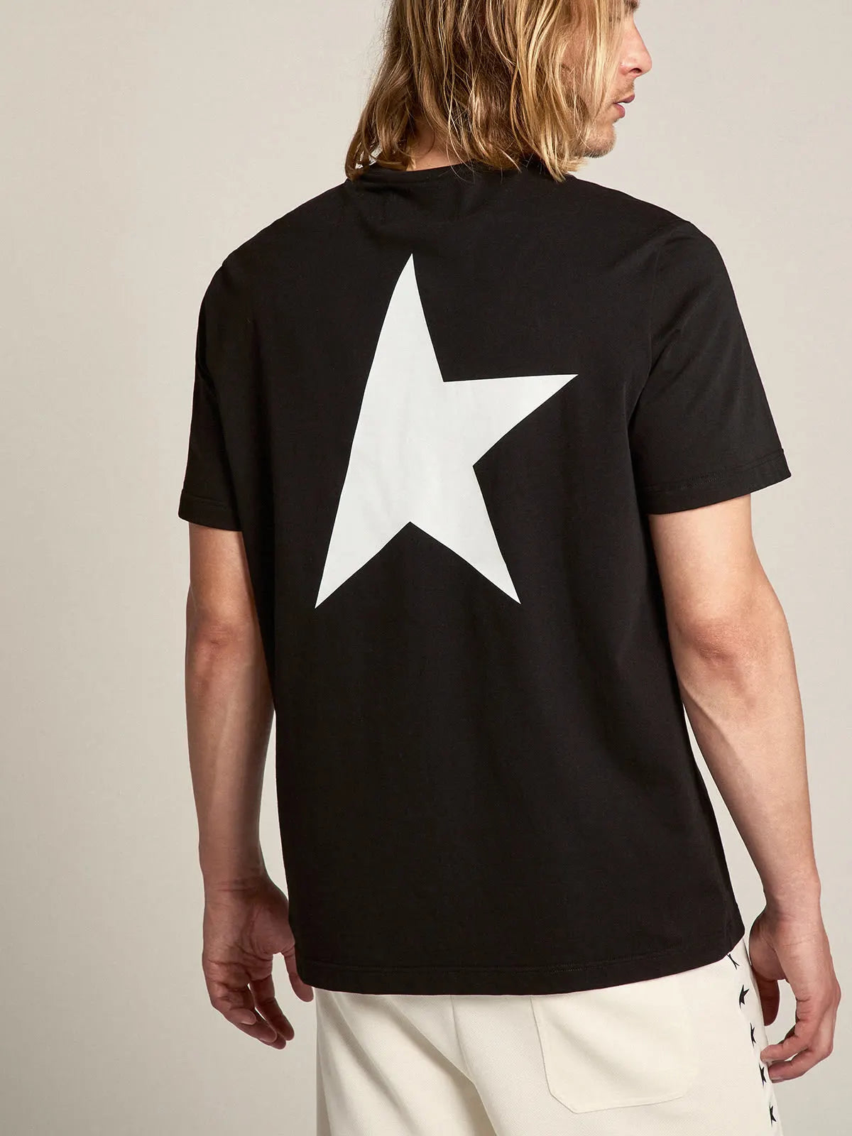 T-shirt nera Collezione Star con logo e stella bianchi a contrasto