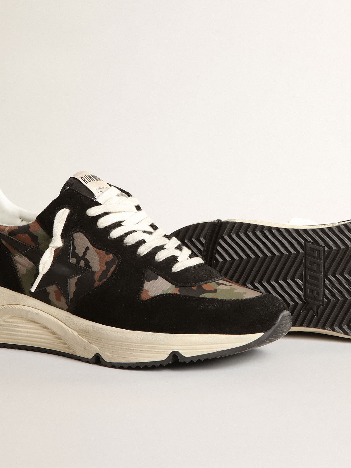 Sneaker Running Sole in nylon ripstop con stampa camouflage con stella in pelle nera