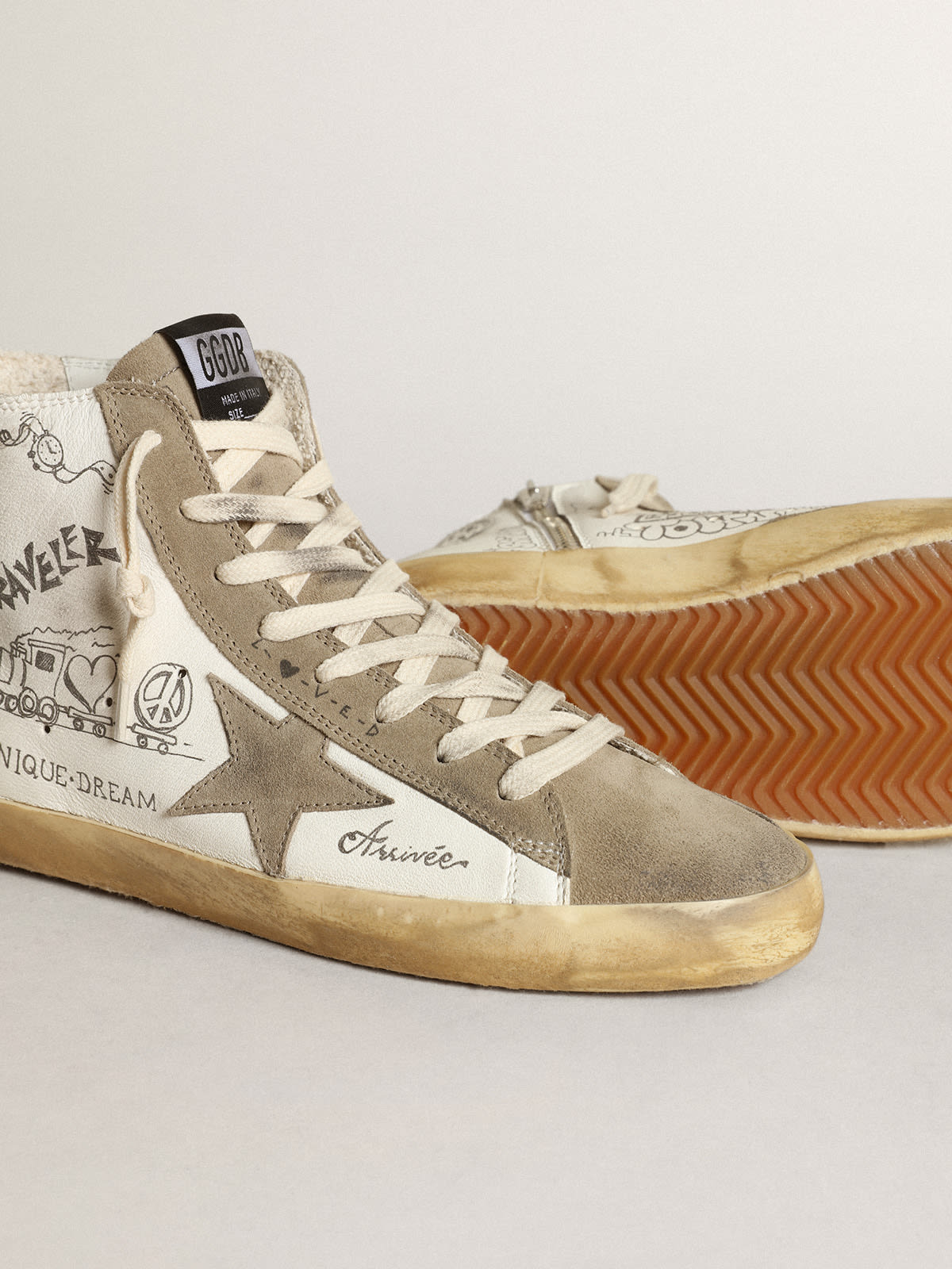 Sneaker Francy Donna con inserti in suede color tortora e scritte nere all-over