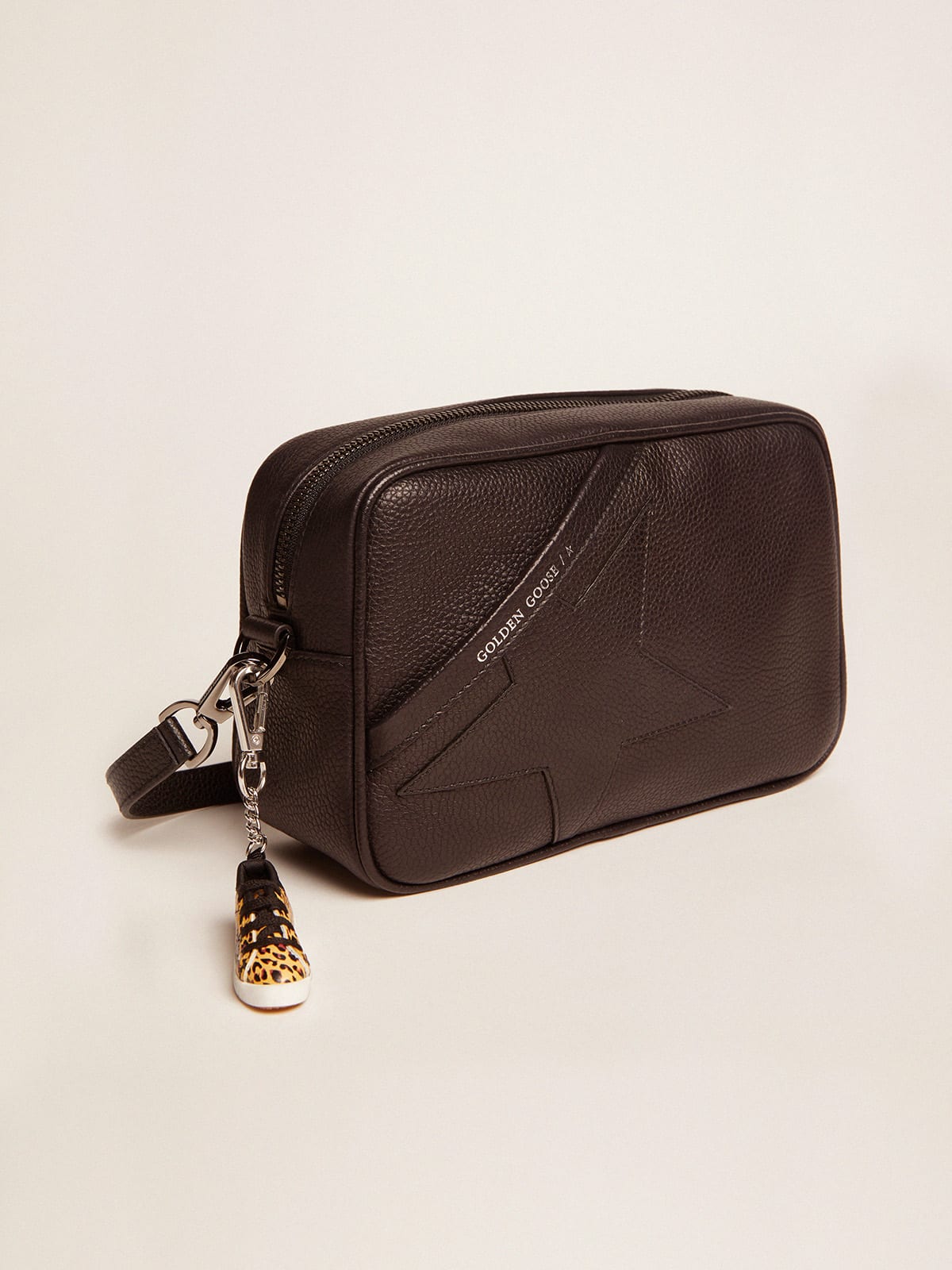Borsa Star Bag nera in pelle martellata