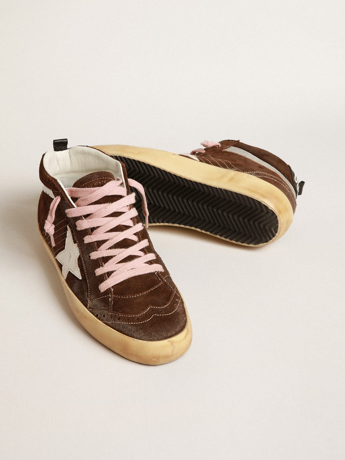 Mid Star in suede marrone con stella in pelle bianca