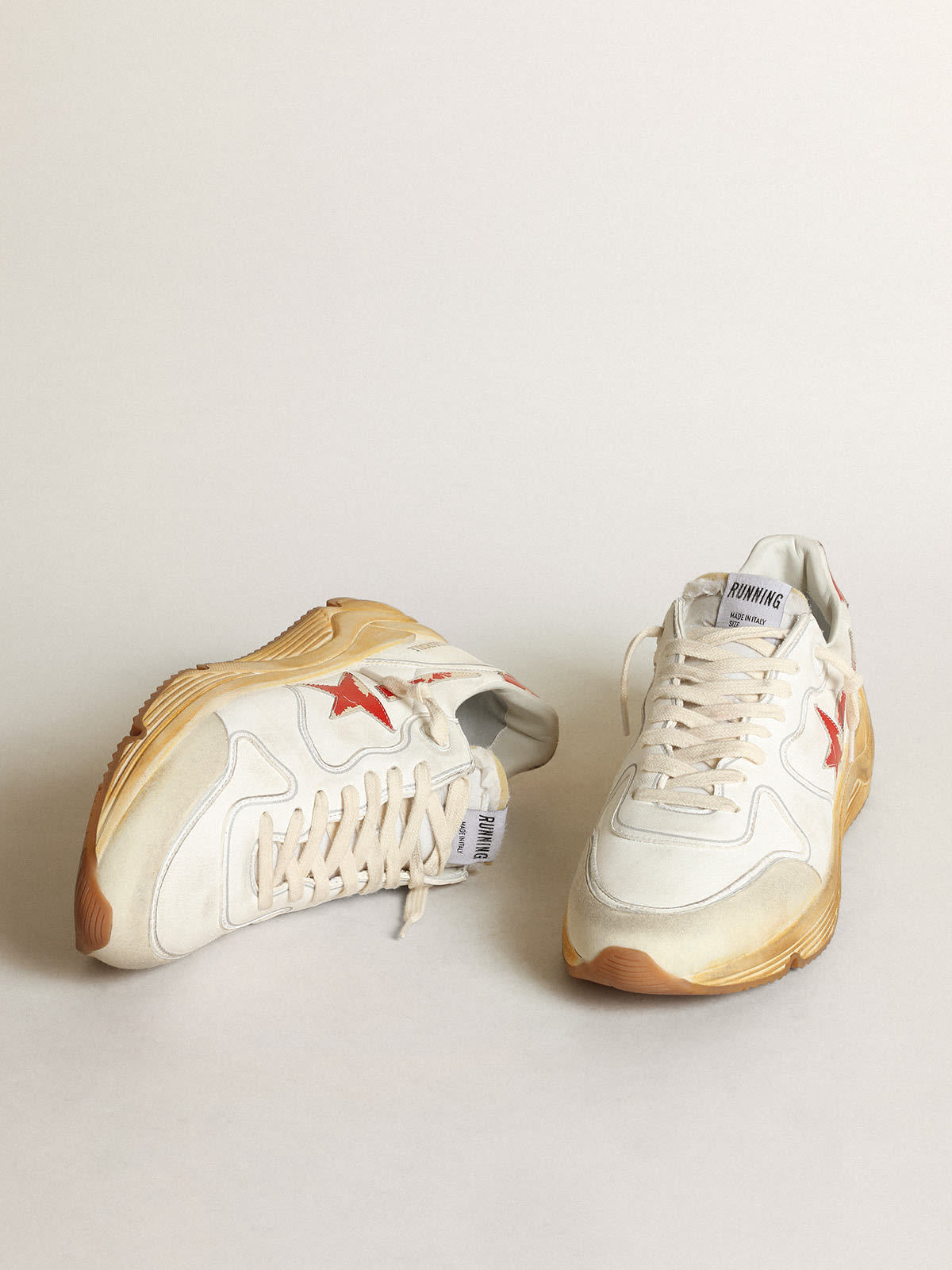 Sneaker Running Sole con stella e talloncino in pelle con stampa digitale rossa