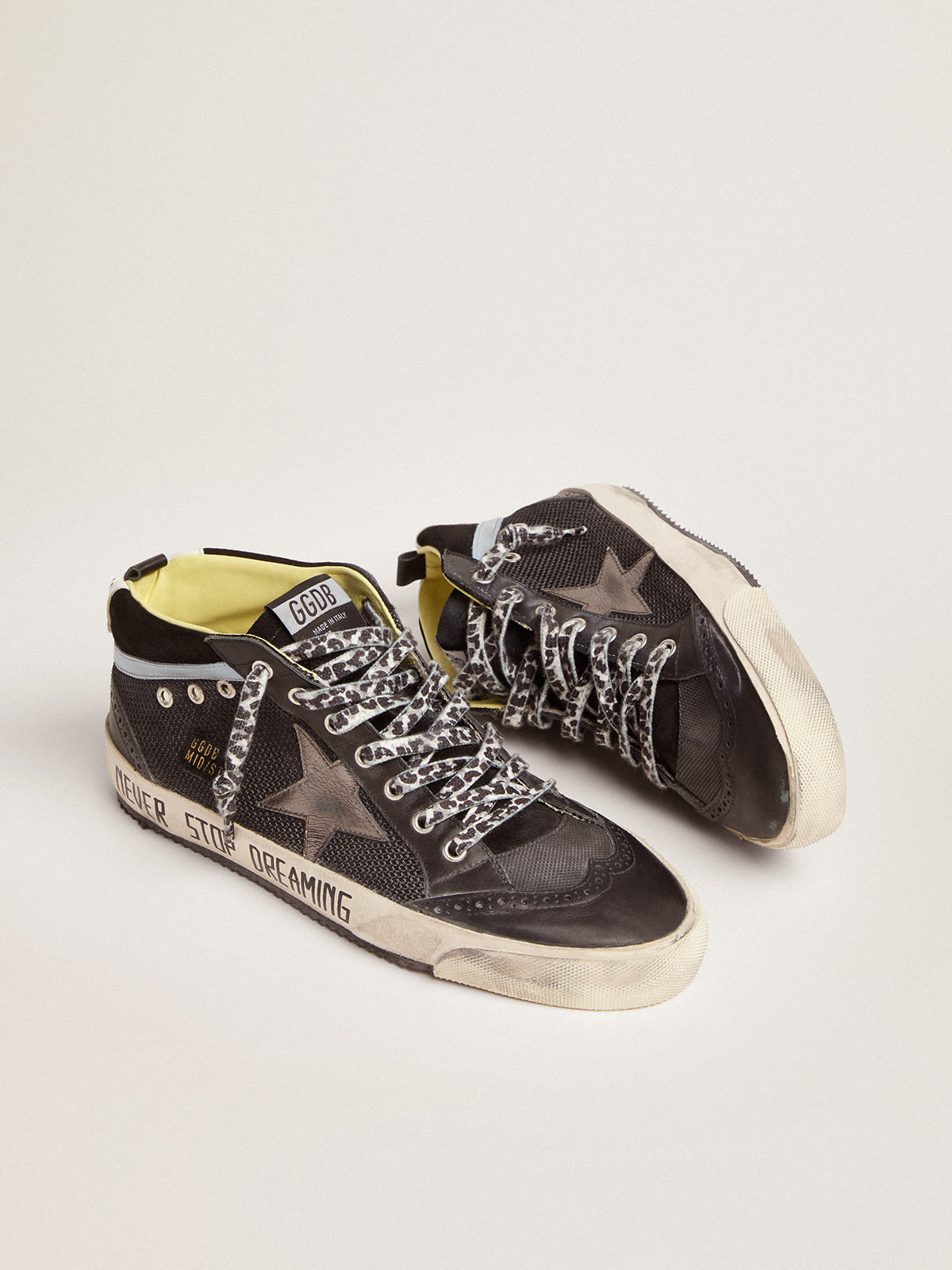 Sneaker Mid Star LTD in rete e pelle nera con stella in pelle laminata grigio scuro