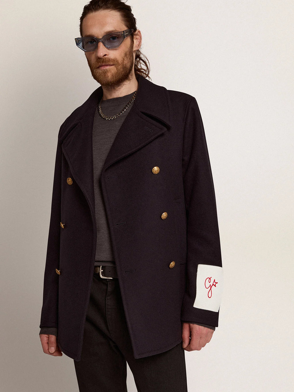 Peacoat da uomo blu scuro con bottoni araldici dorati