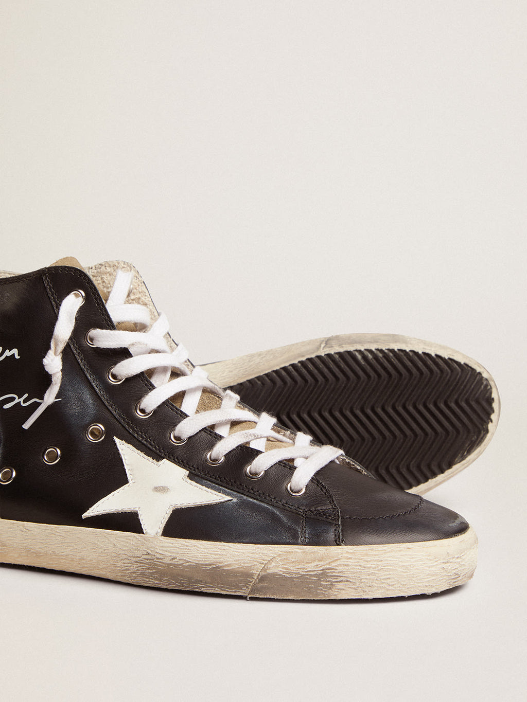 Sneaker Francy con tomaia in pelle nera e stella in pelle bianca
