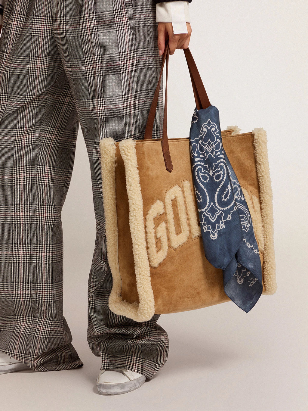 Borsa California Bag North-South in pelle scamosciata con shearling