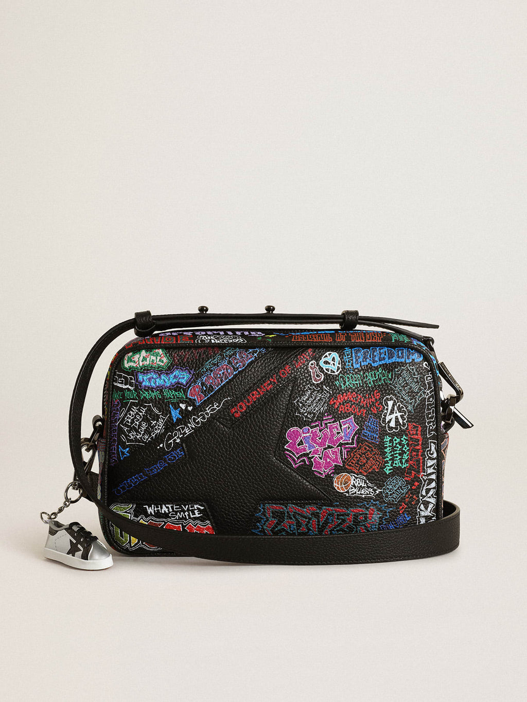 Borsa Star Bag in pelle martellata nera con stella in pelle nera e stampa multicolore all-over