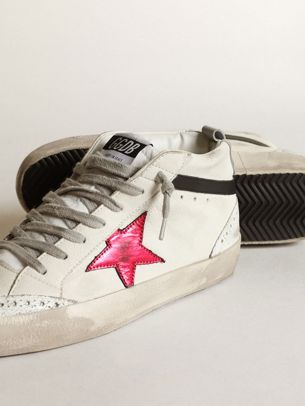 Mid Star con stella in pelle laminata rosa e virgola nera