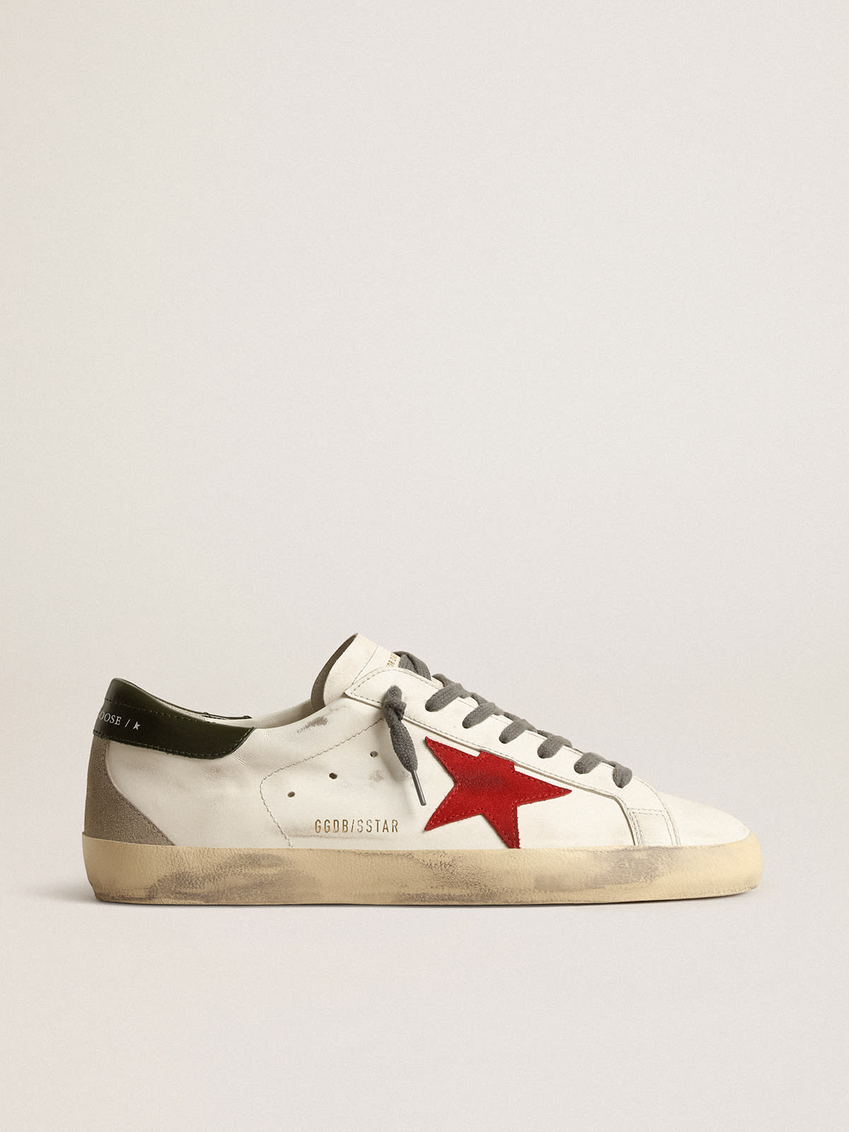 Super-Star con stella in suede rosso e talloncino in pelle verde