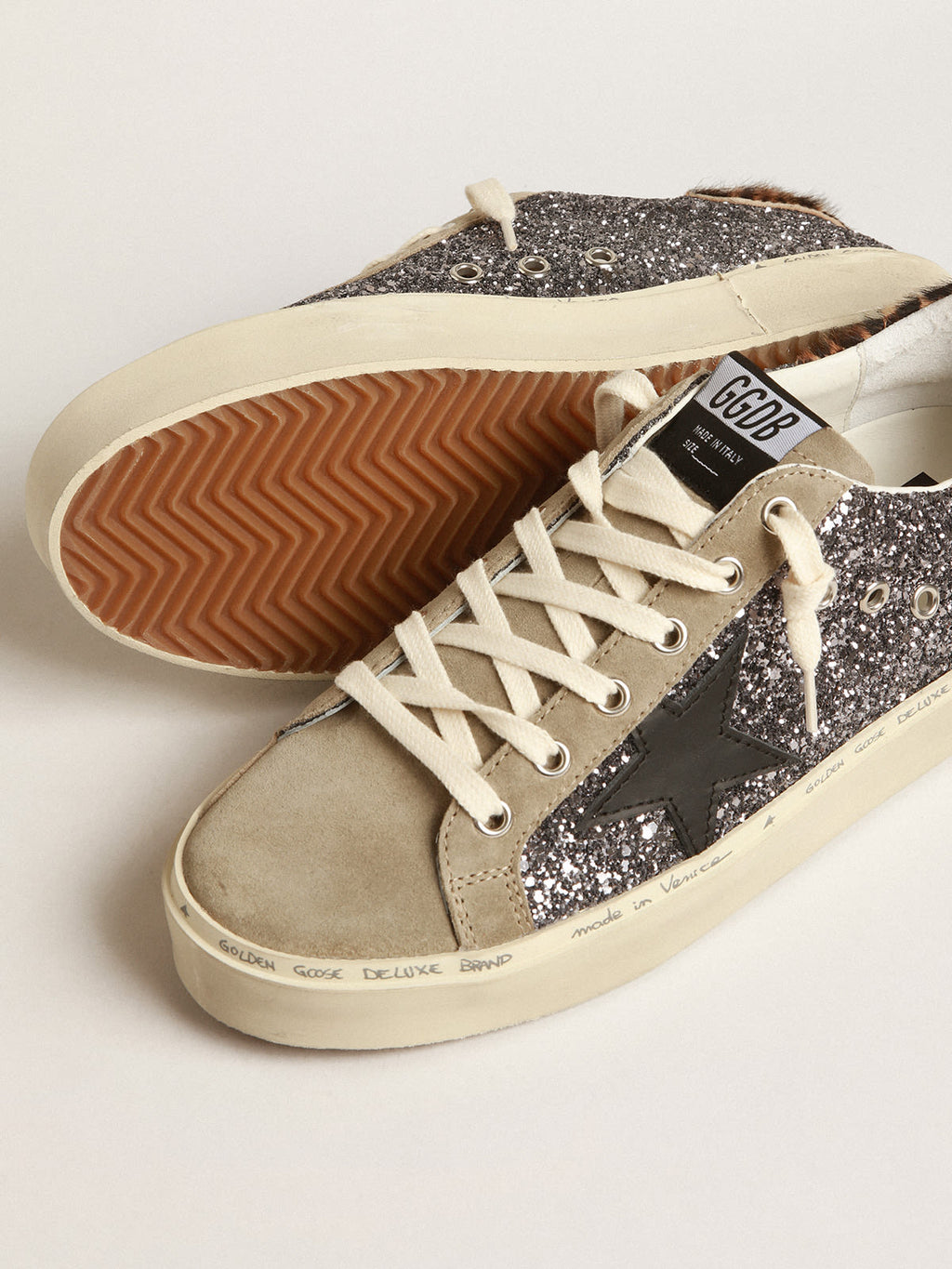 Hi Star in glitter grigio scuro con stella in pelle nera