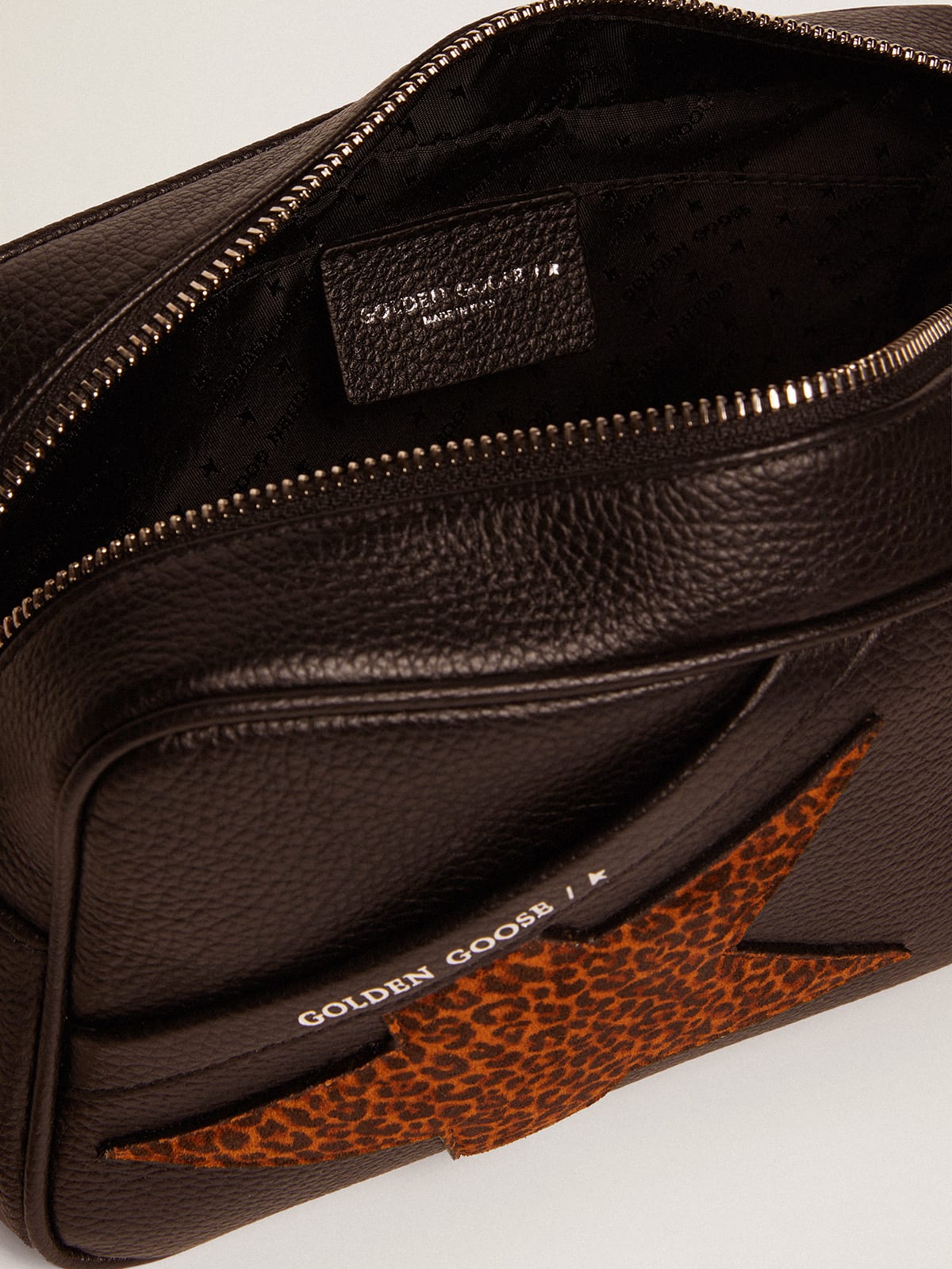 Borsa Star Bag in pelle di colore nero e stella in suede leo