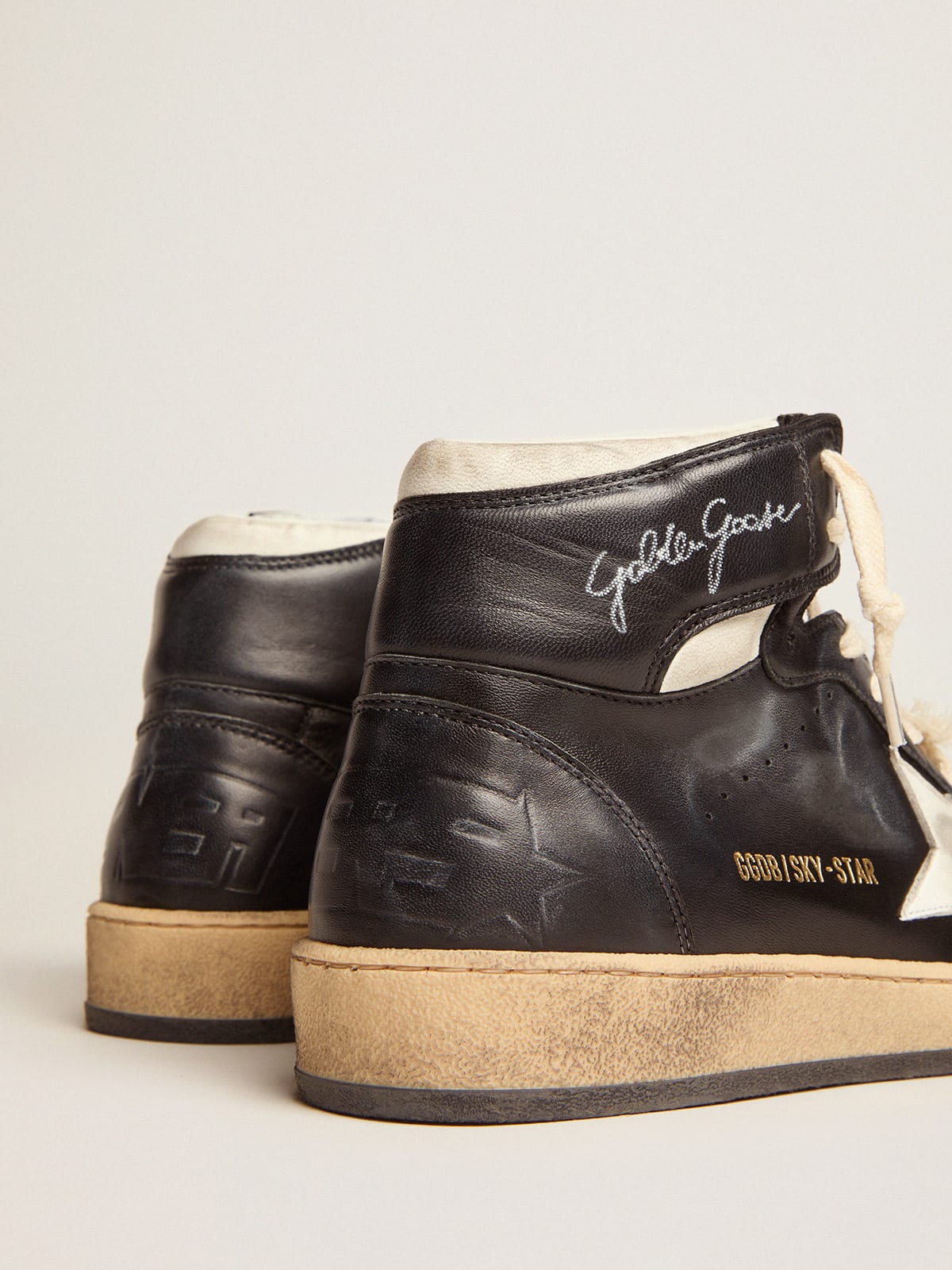 Sneaker Sky-Star in nappa nera con stella in nappa bianca