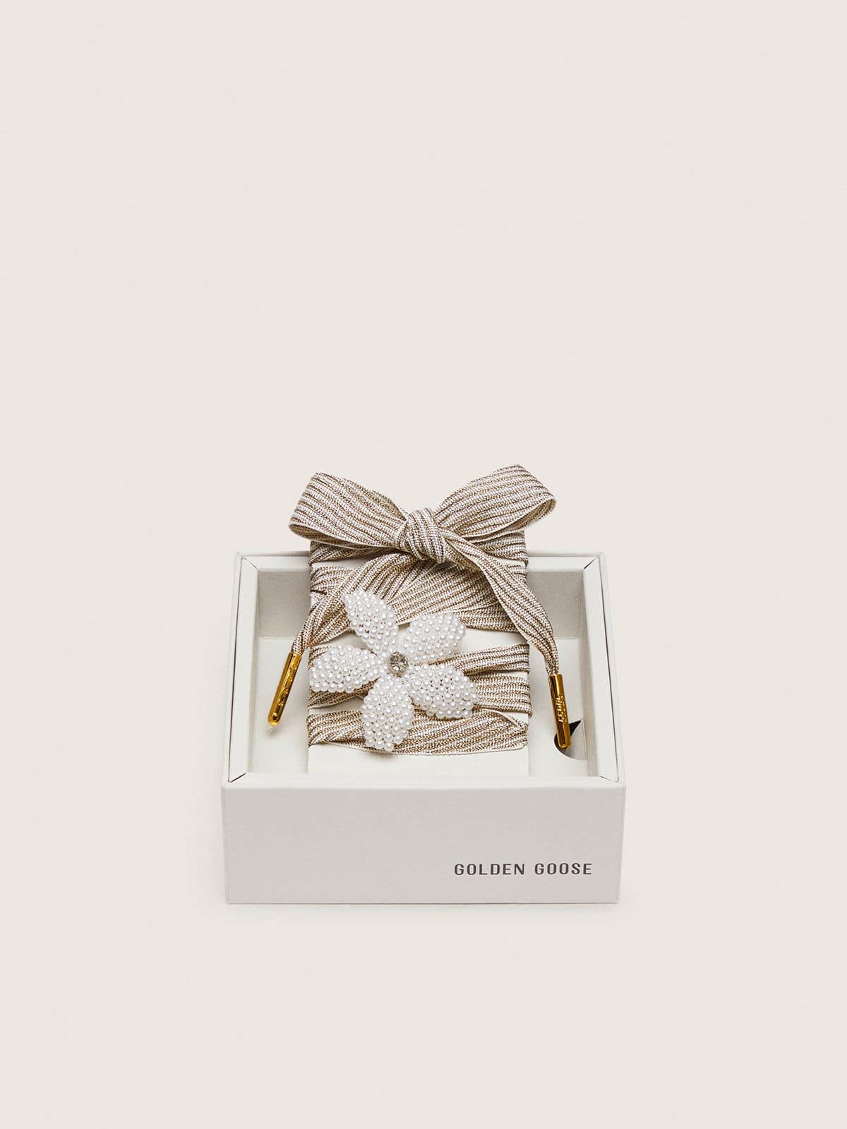 Skins "Vintage" white and beige striped laces with flower-shaped charm