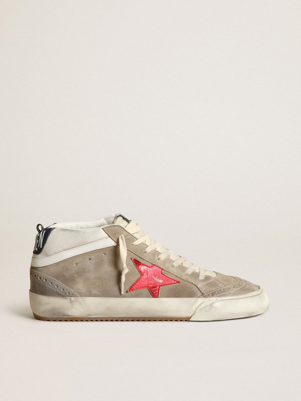 Sneaker Mid Star in suede color tortora con stella in pelle laminata rossa e virgola in pelle bianca