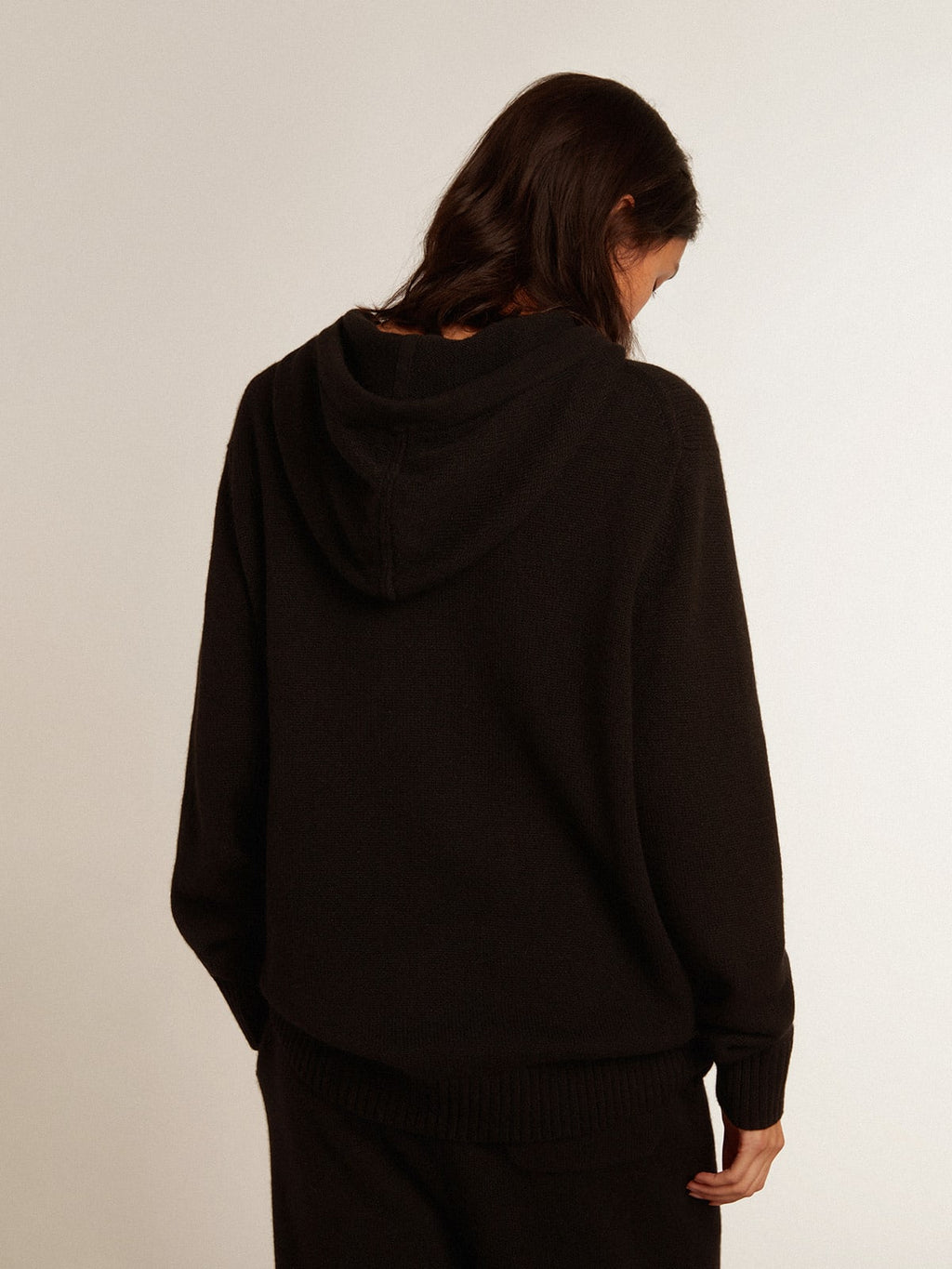 Felpa donna misto cashmere color nero e cappuccio