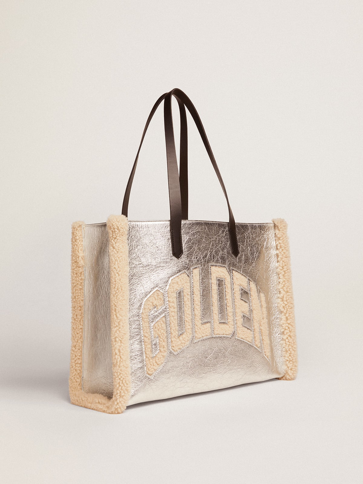 Borsa Californa Bag East-West in pelle laminata color argento e inserti in lana merino