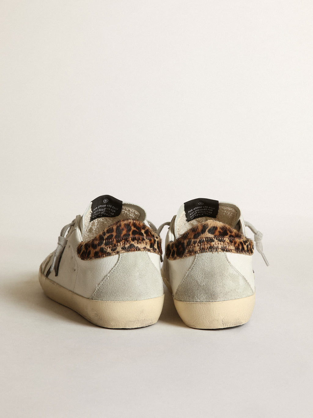 Super-Star con stella in pelle nera e talloncino in cavallino leo