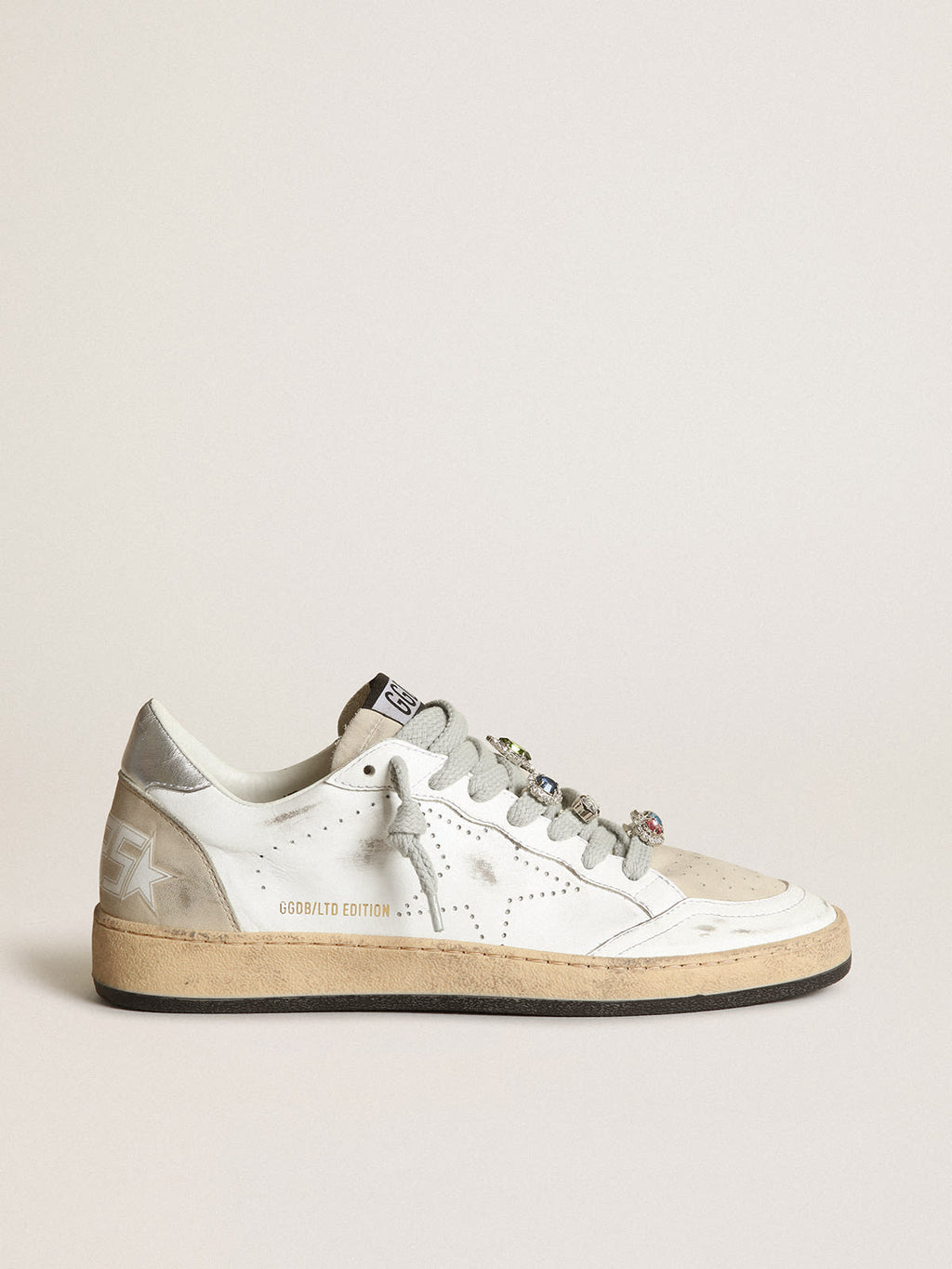 Sneaker Ball Star LAB in pelle bianca con stella traforata e accessori per lacci con cristalli multicolori