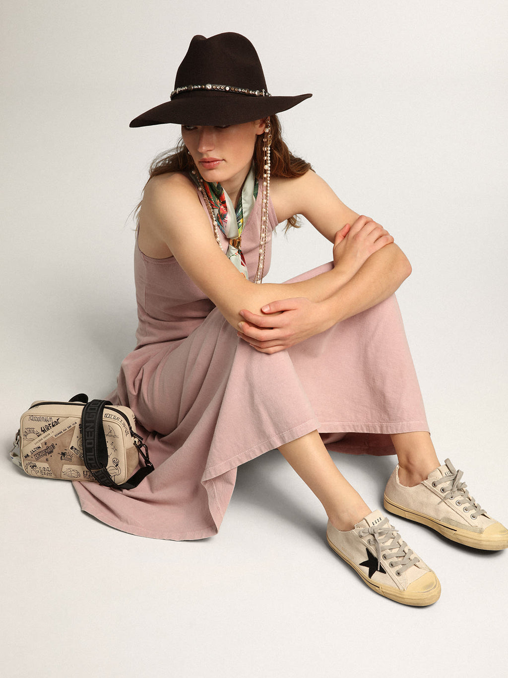 Sneaker V-Star LTD con stella in suede nero e scritta ricamata