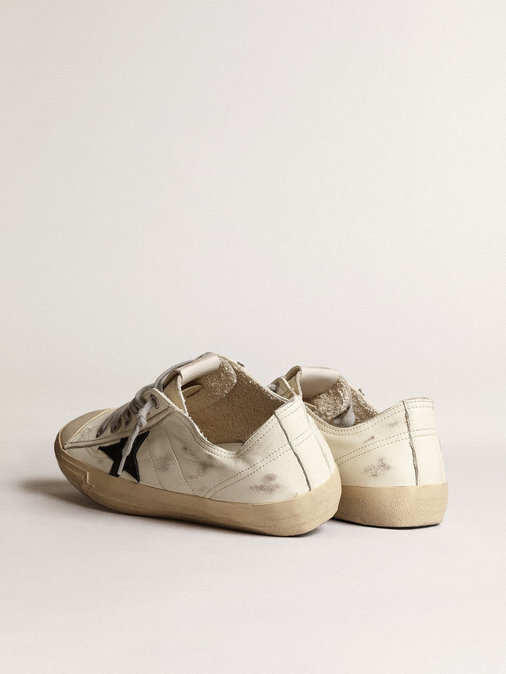 Sneaker V-Star in nappa bianco sporco con stella in nabuk nero