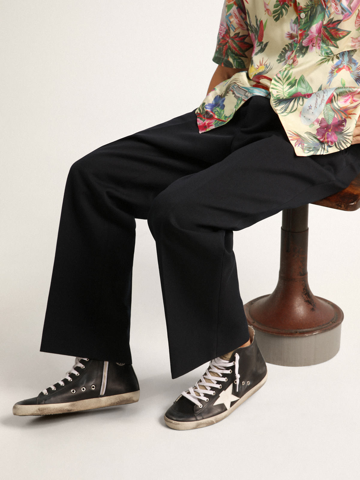 Sneaker Francy con tomaia in pelle nera e stella in pelle bianca