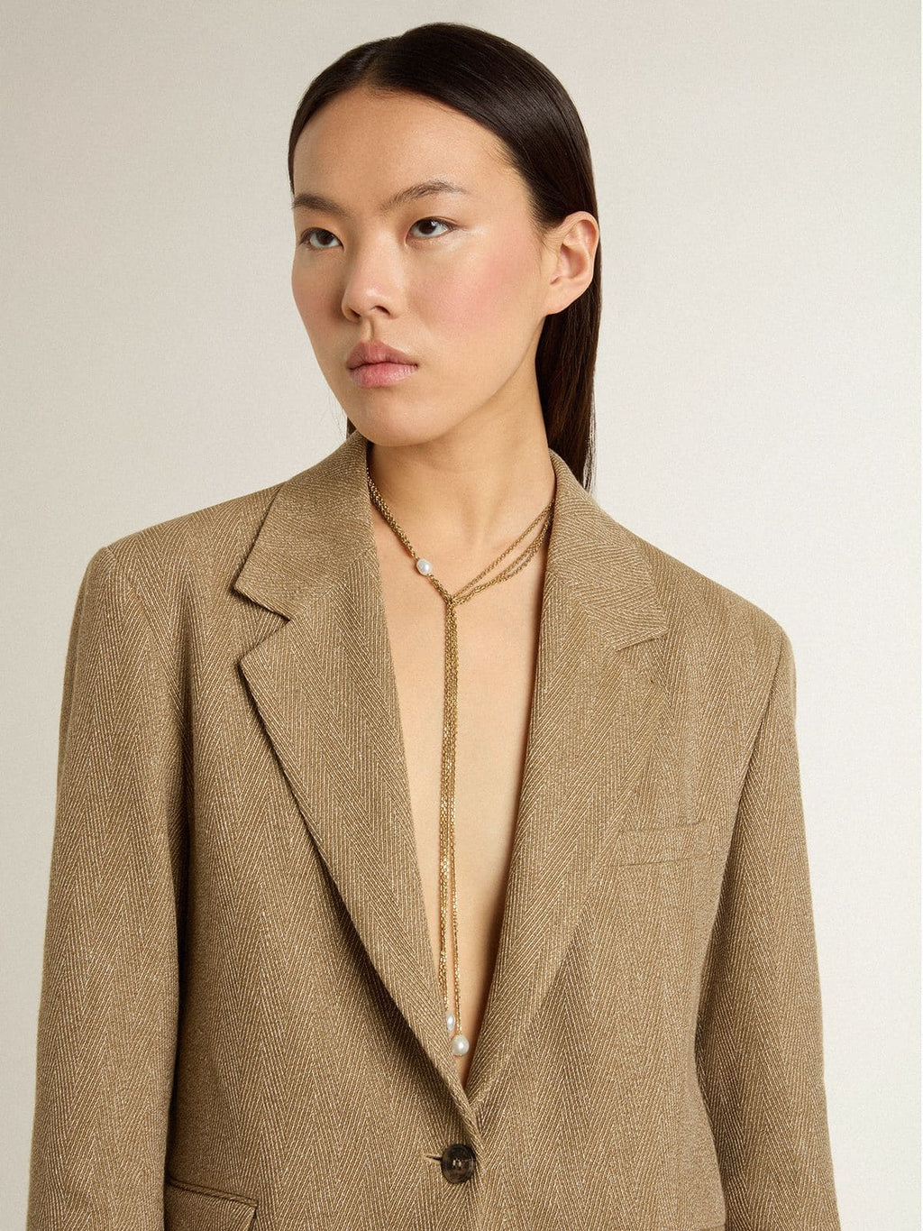 Necklace with antique gold-colored chains with pearls