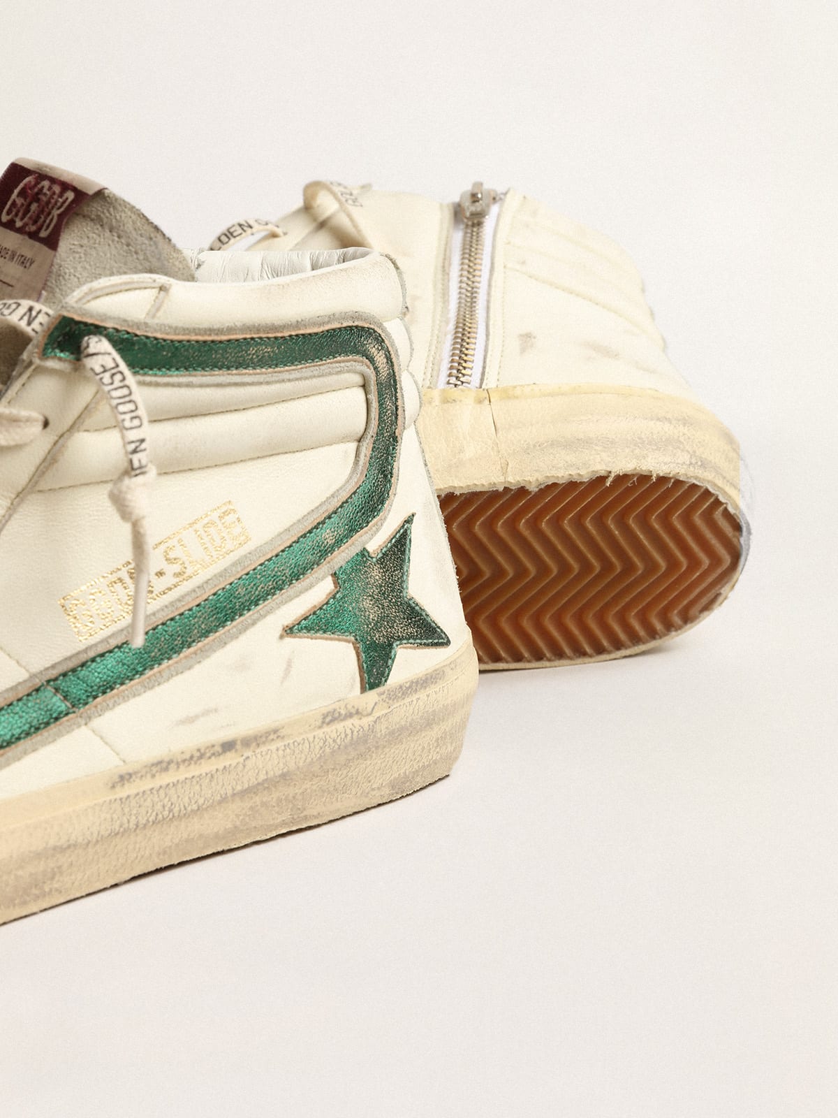 Slide in nappa beige con stella e virgola in pelle laminata verde