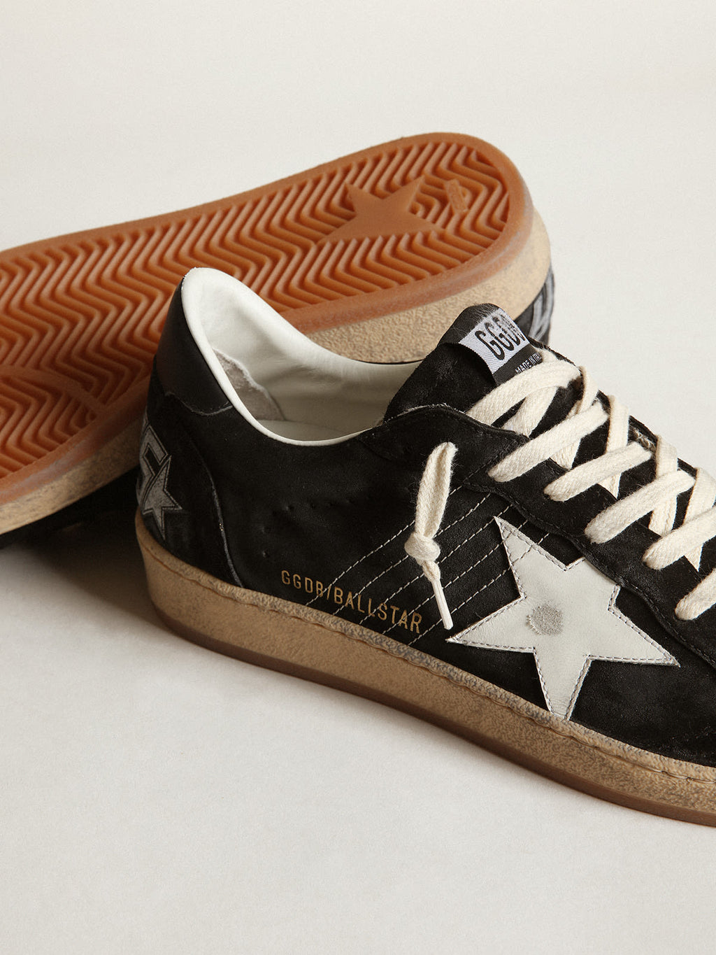 Sneaker Ball Star Uomo in suede nero con stella in pelle bianca e talloncino in pelle nera