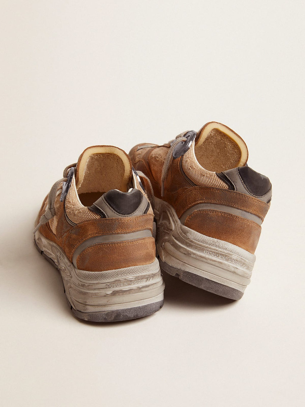 Sneaker Dad-Star in rete e suede color tabacco con stella in pelle bianca e talloncino in pelle nera