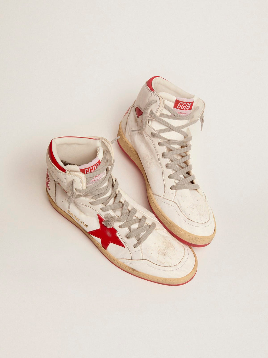Sneaker Sky-Star in nappa bianca con stella e talloncino in pelle rossa