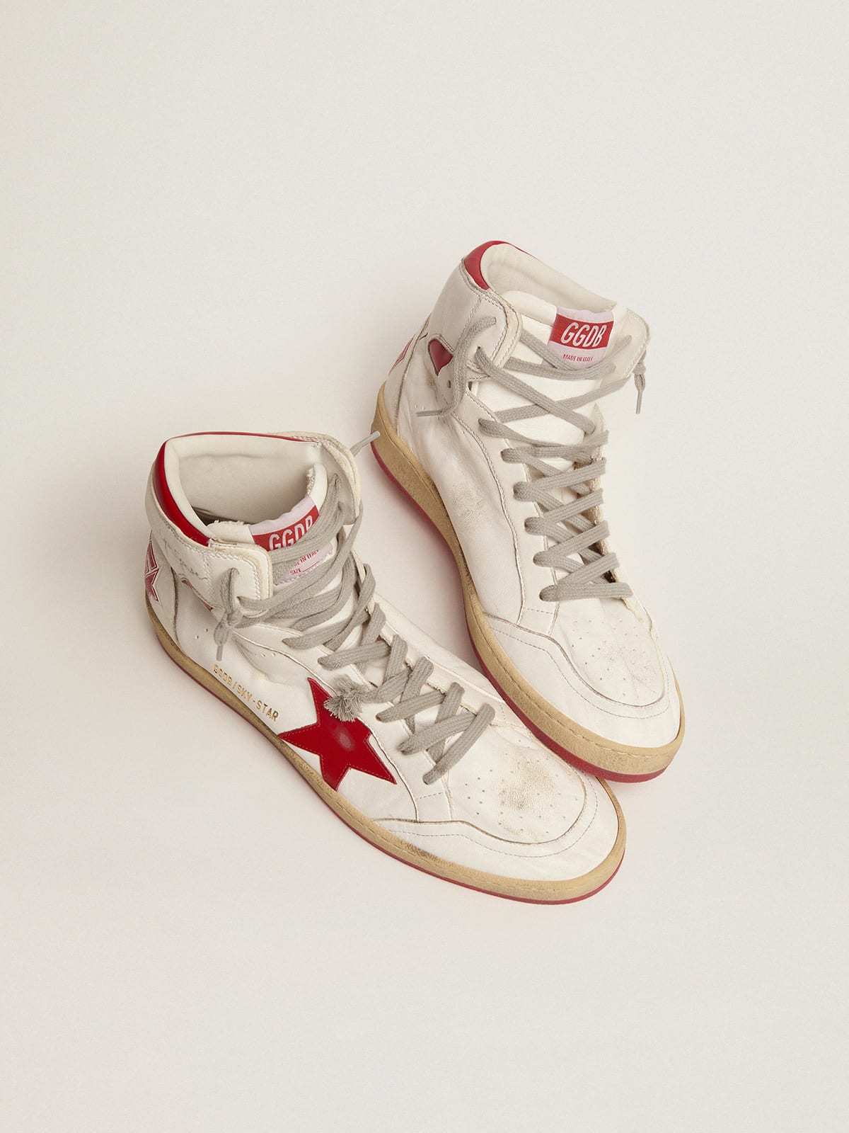 Sneaker Sky-Star in nappa bianca con stella e talloncino in pelle rossa