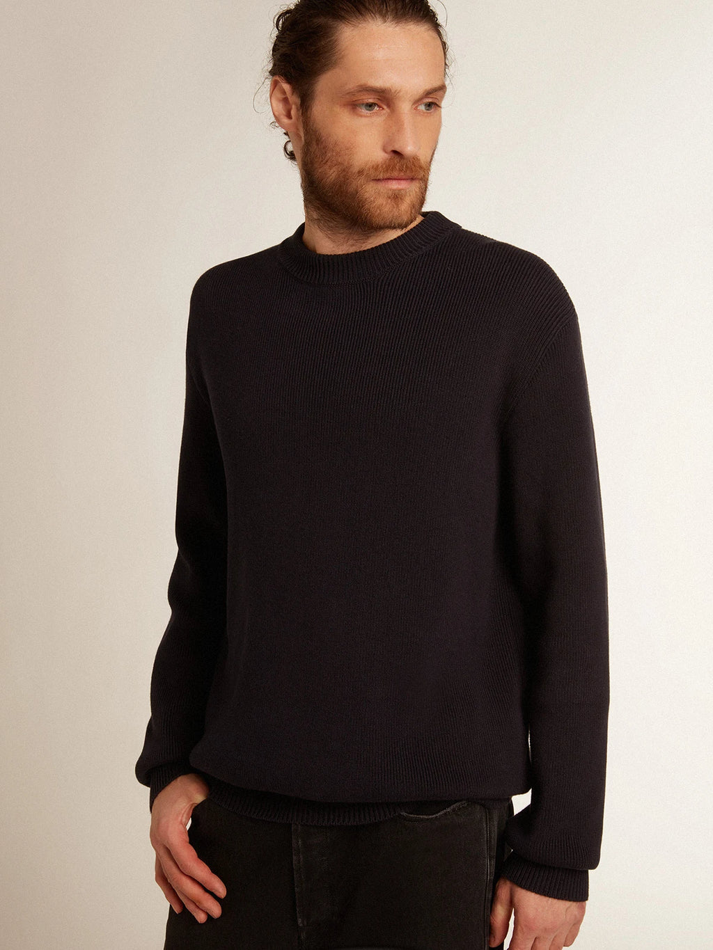 Maglione girocollo da uomo in cotone blu scuro con logo sul retro