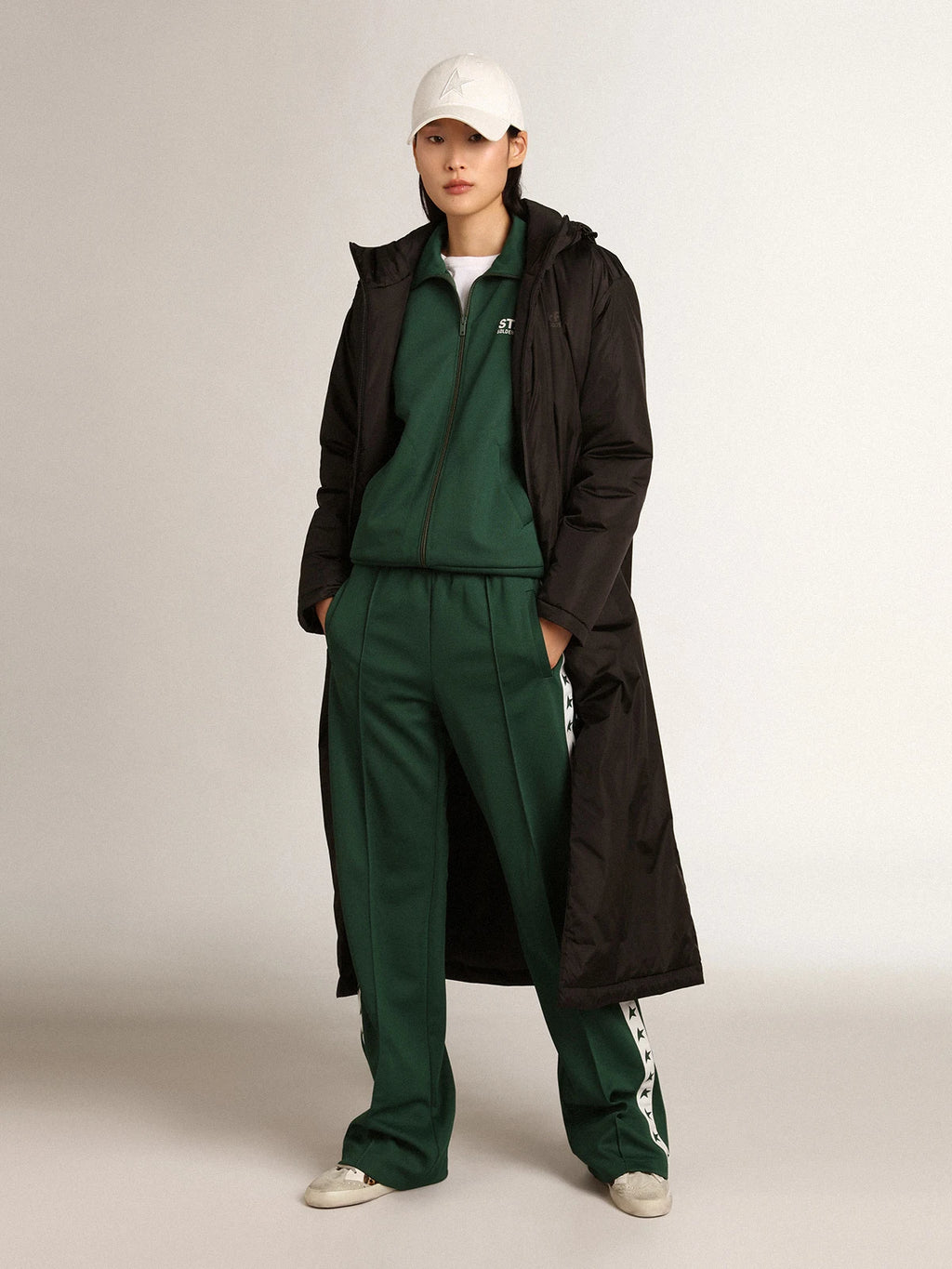 Felpa con zip da donna di colore verde con nastro bianco e stelle a contrasto