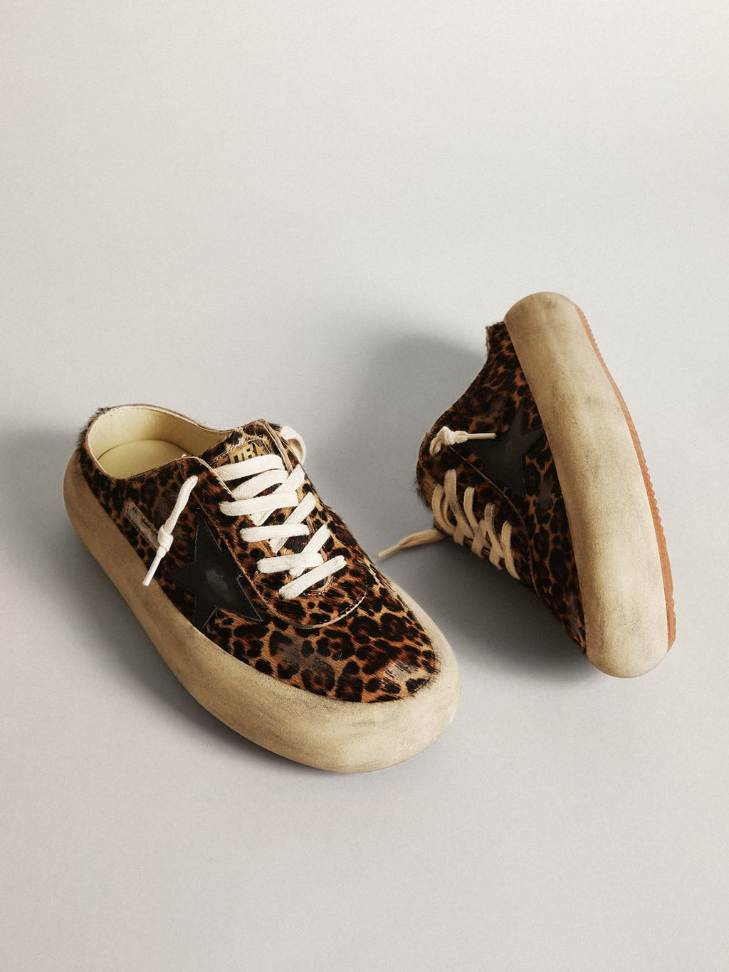 Space-Star Sabot in cavallino leopardato con stella in pelle nera