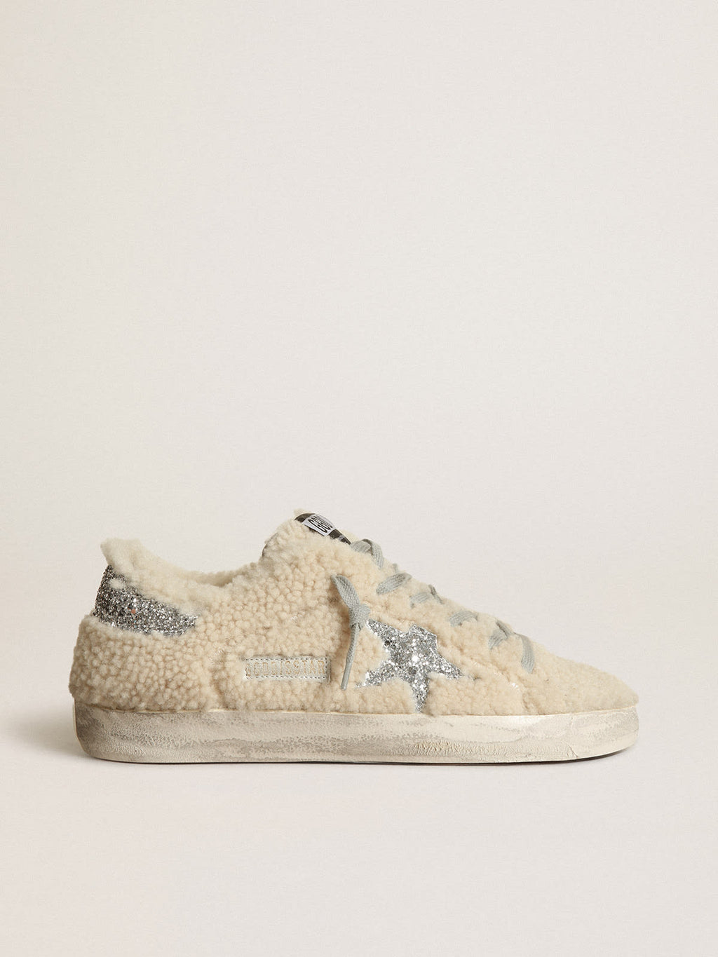 Sneaker Super-Star in shearling beige con stella e talloncino in glitter argento