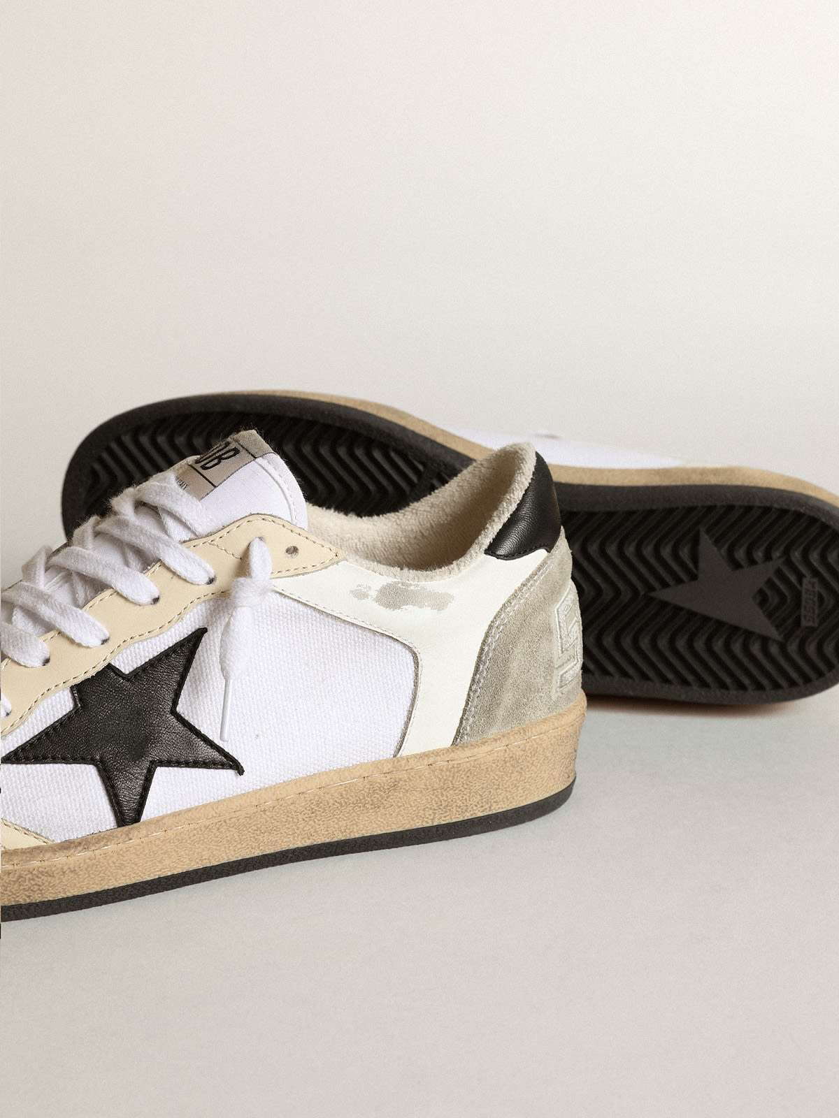 Sneaker Ball Star donna in canvas e pelle bianchi con inserti in pelle avorio e stella in nappa nera