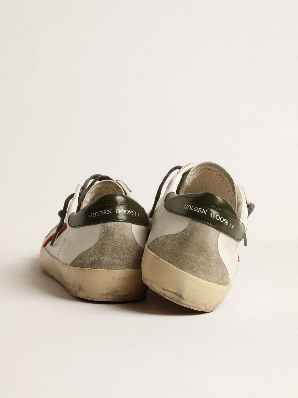 Super-Star con stella in suede rosso e talloncino in pelle verde