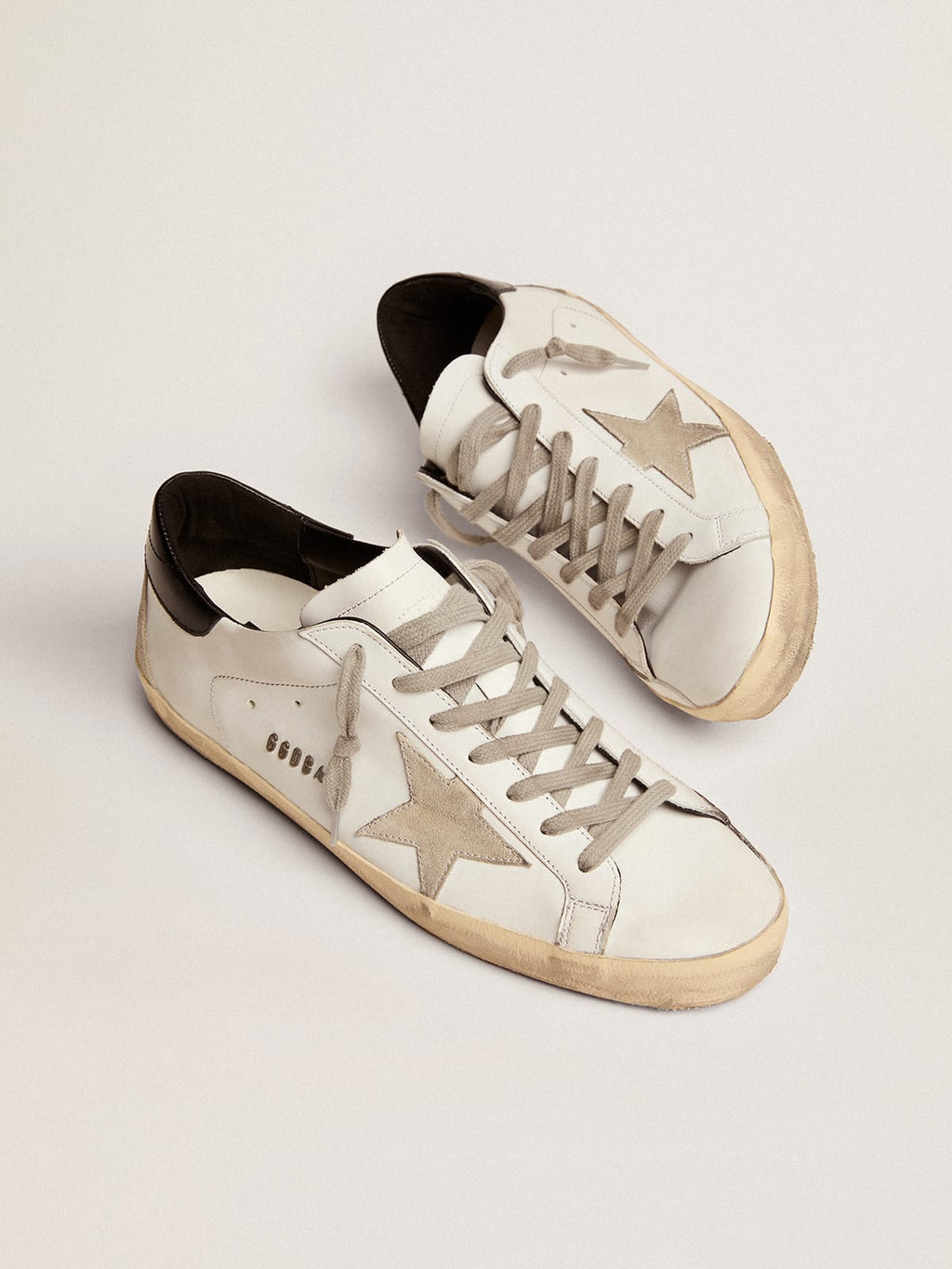 Sneakers Super-Star uomo con talloncino nero e metal studs lettering