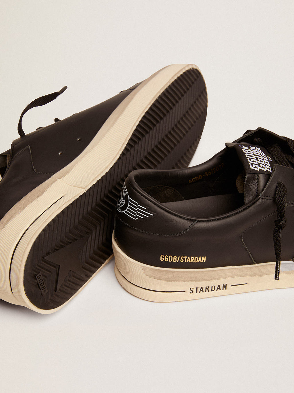 Sneakers Stardan in pelle total black trattamento vintage