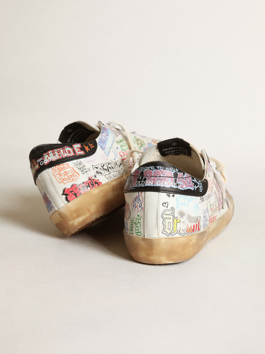 Sneaker Super-Star Penstar donna in pelle bianca con scritte multicolori all-over