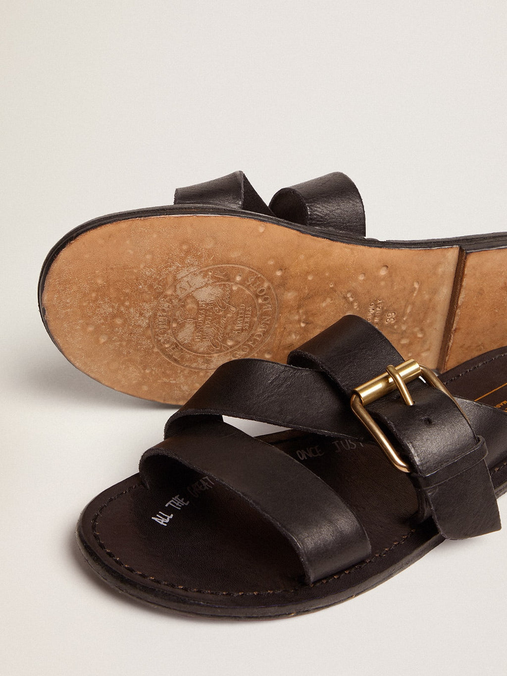 Sandali bassi Margaret in pelle resinata nera