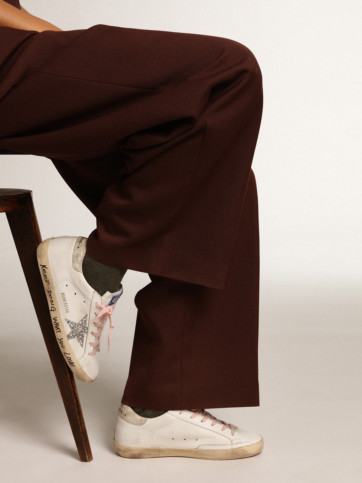 Sneaker Super-Star con stella in glitter argento e talloncino in pelle con stampa leopardata