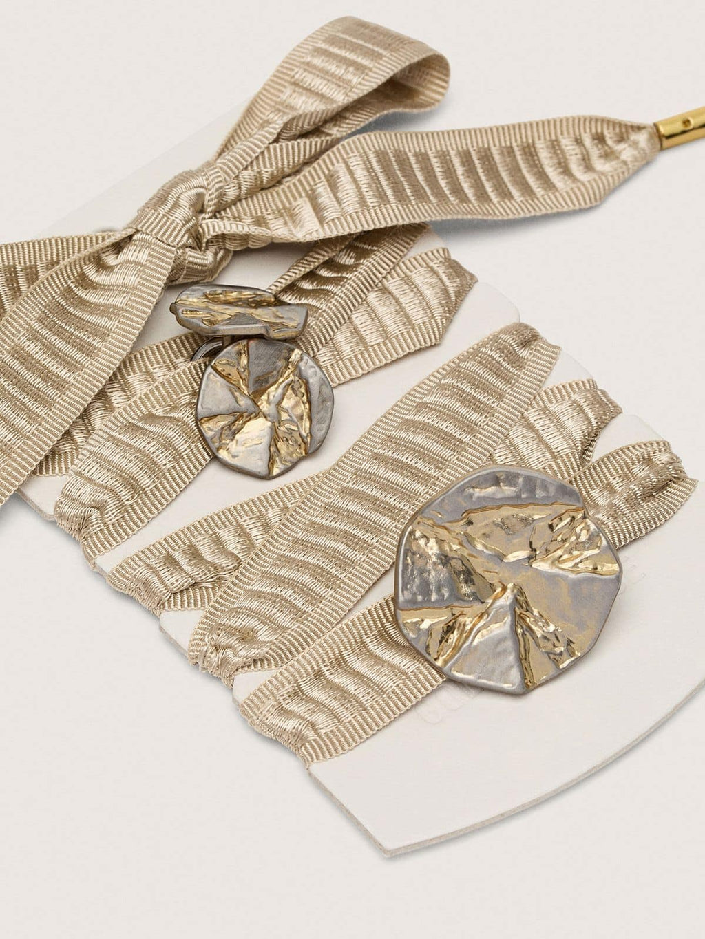 Skins "Vintage" beige embroidered laces embellished with charms