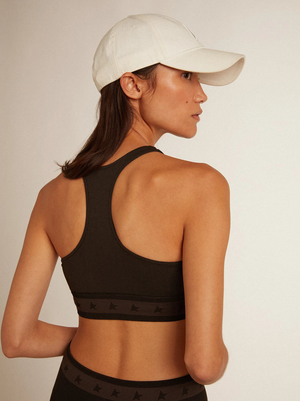 Top sportivo di colore nero
