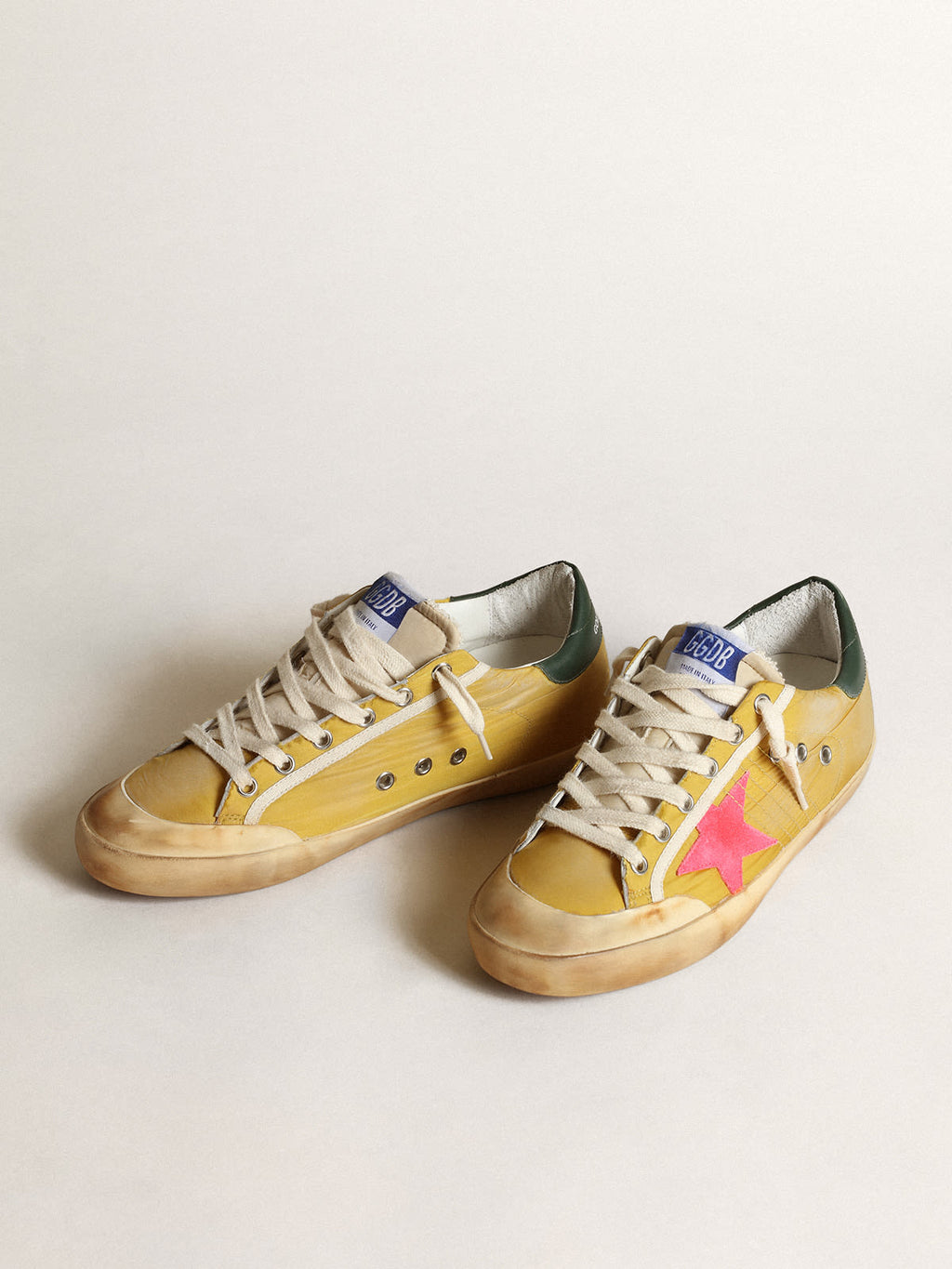 Sneaker Super-Star Penstar in nylon color senape con stella in suede color aragosta fluo