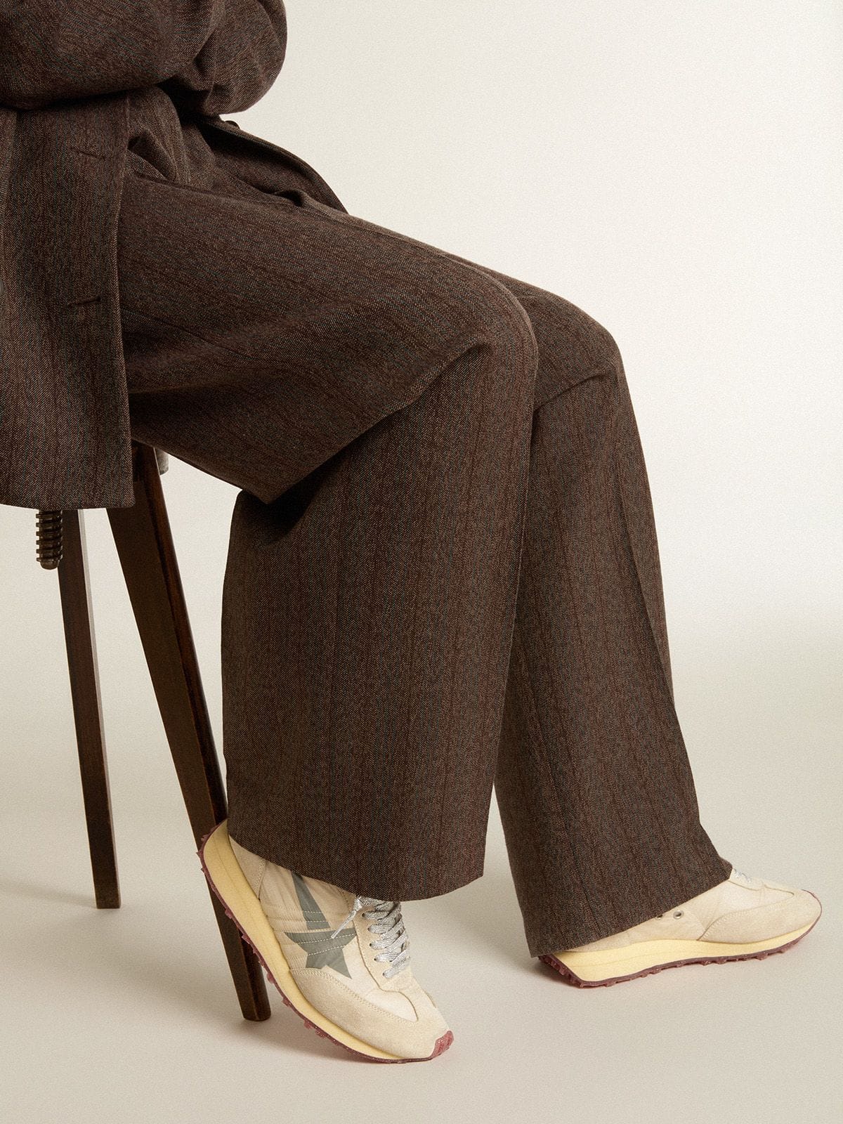 Women’s Marathon with beige nylon upper and gray star