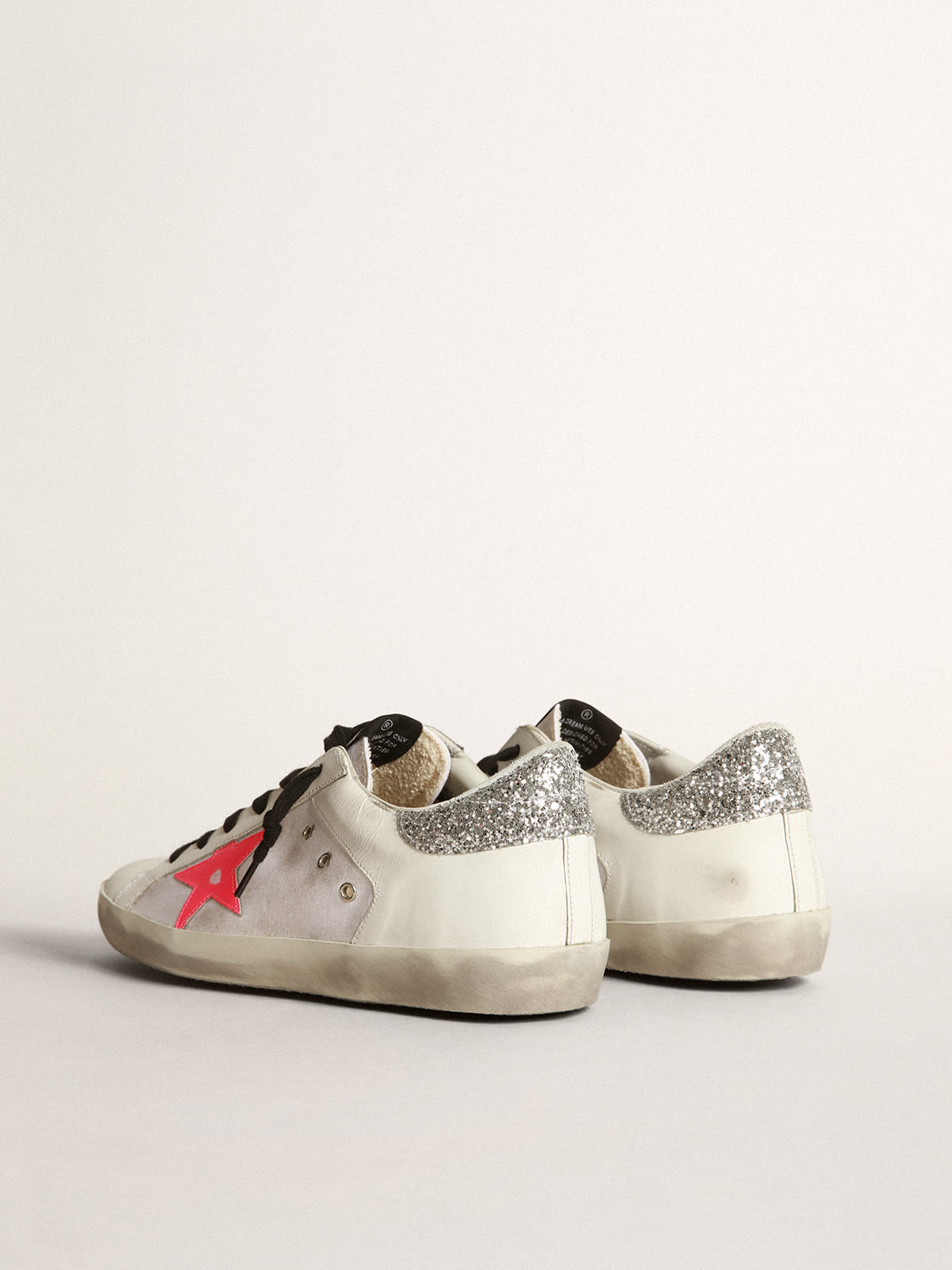 Sneaker Super-Star in pelle e canvas bianchi con stella in pelle rosa shocking e talloncino in glitter argento